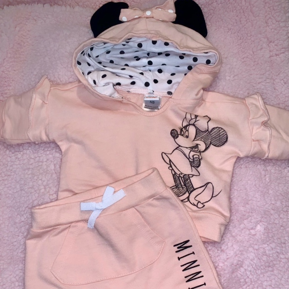 Cute Minnie Mouse sweatsuit